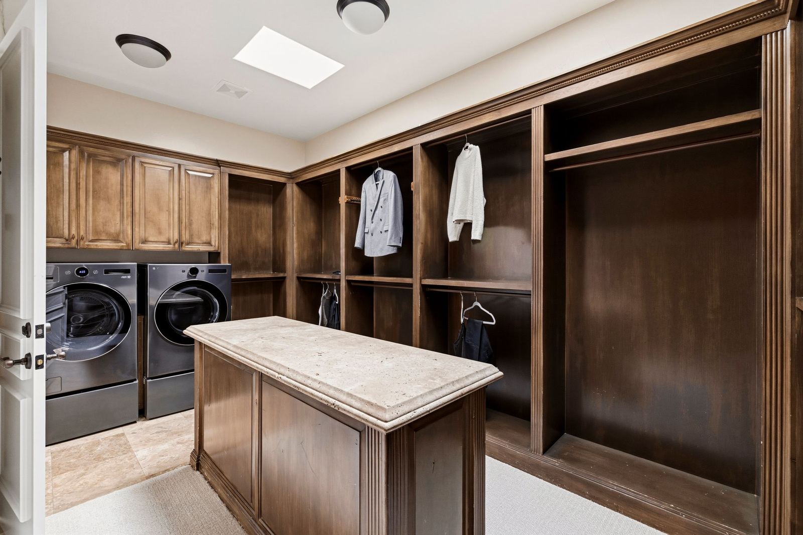 Walk-in closet with center island and integrated laundry